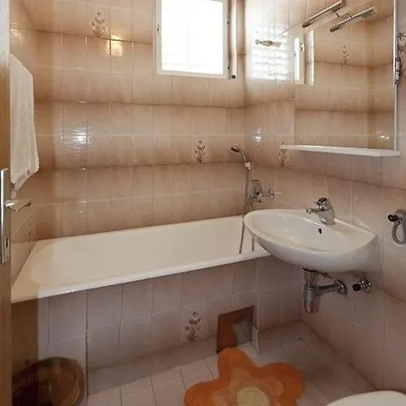 House Nede Medic Gæstehus 4*